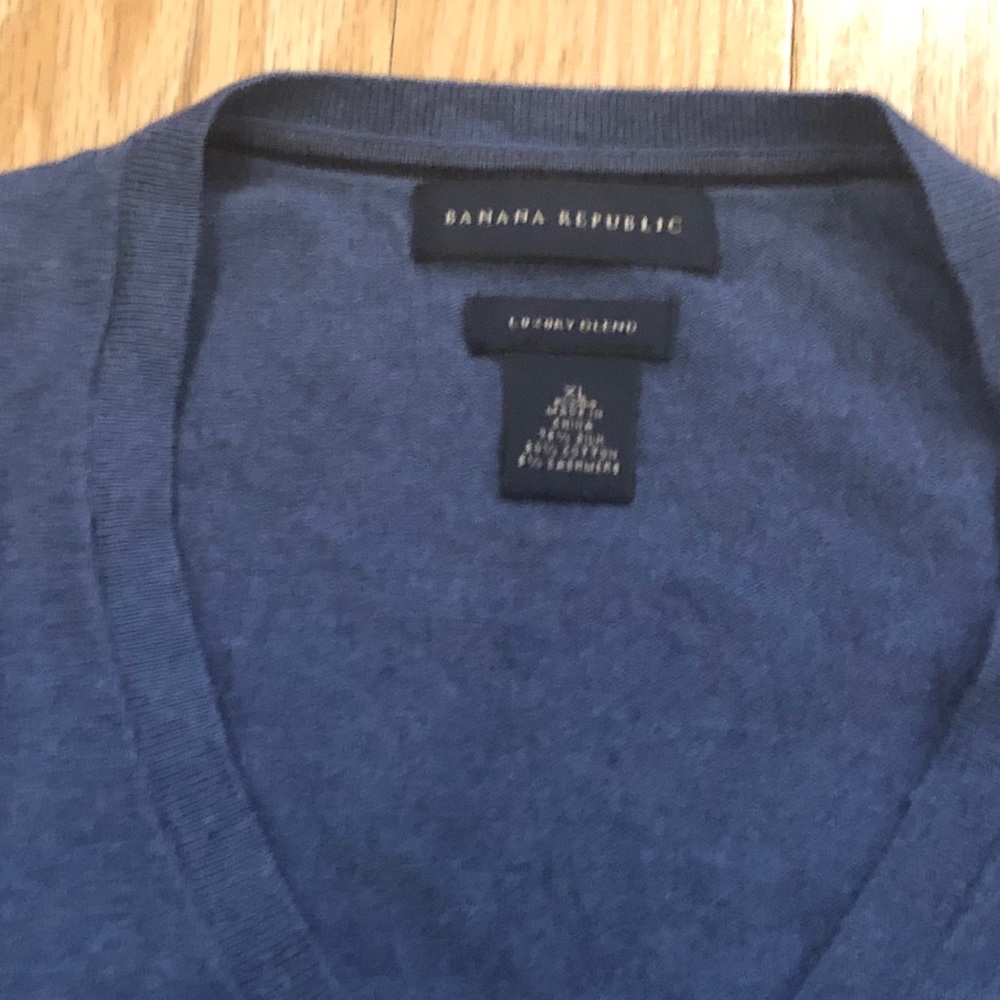 NWOT Men’s Banana Republic XL V-Neck Sweater